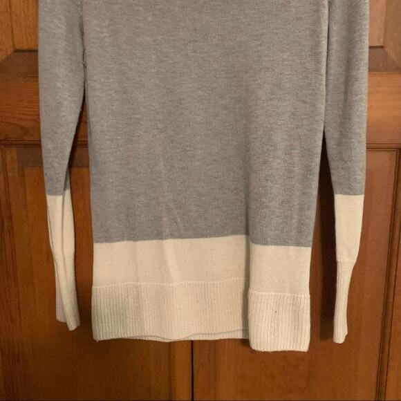 GAP Women's Color Block Crewneck Wool Blend Sweater Pullover Grey/White Size S - Picture 3 of 8